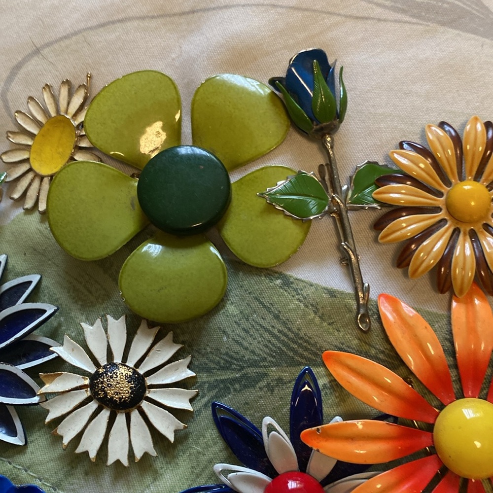 Floral Enamel Brooch Set - Multicolor - Picture 5 of 10